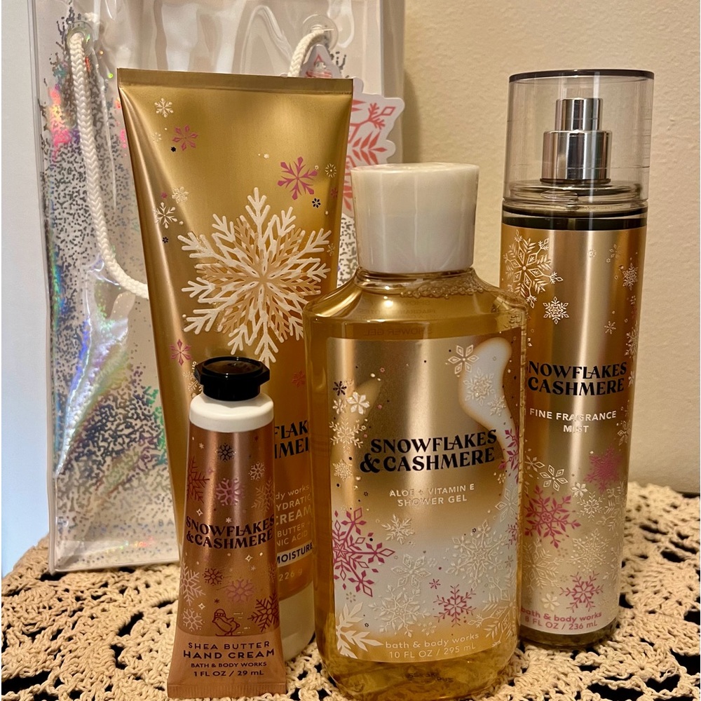 B & BW Snowflakes & Cashmere